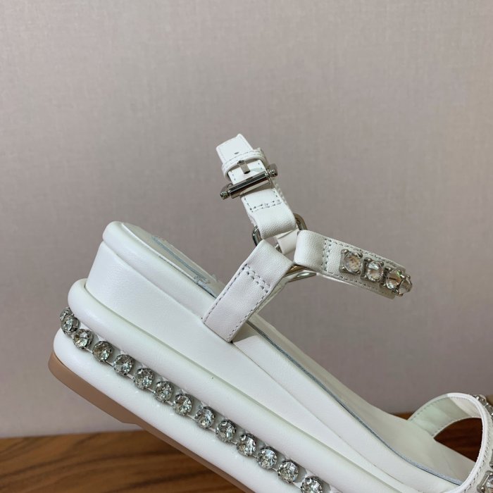 Босоножки фото 9