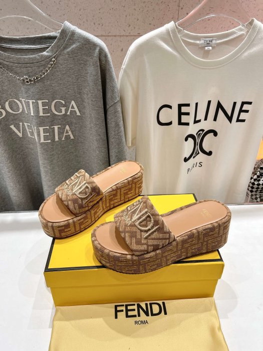 Шлепанцы фото 3