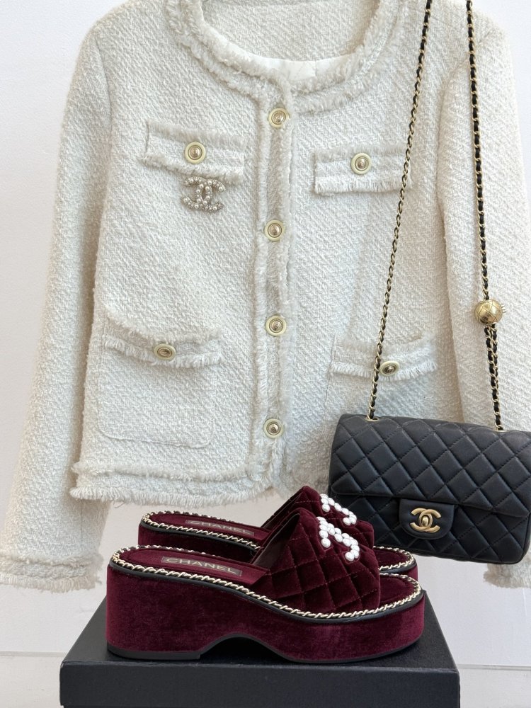 Шлепанцы женские