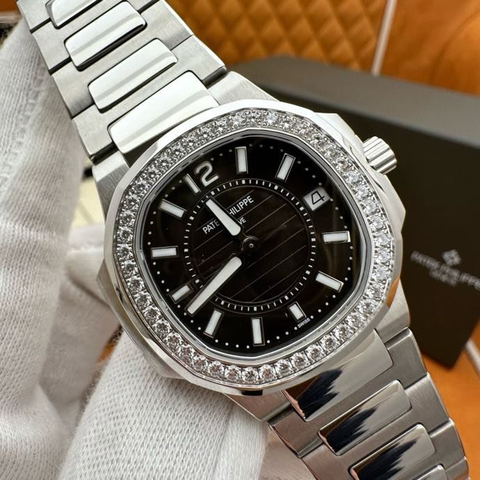 Годинник наручні Patek Philippe Sports Elegance Series 7010/1G-010 Nautilus 32 мм