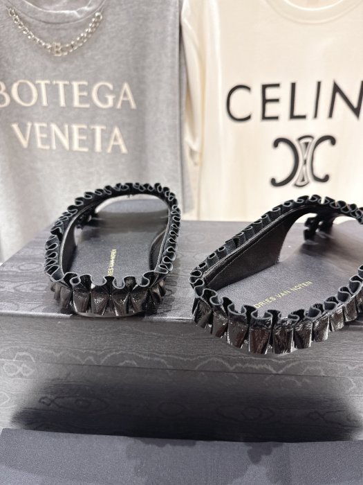 Шлепанцы фото 8