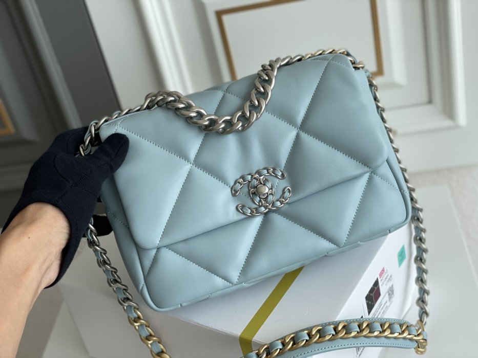 Сумка Chanel C19 Small, светло-голубая, двухцветная фурнитура Series 30 фото 2