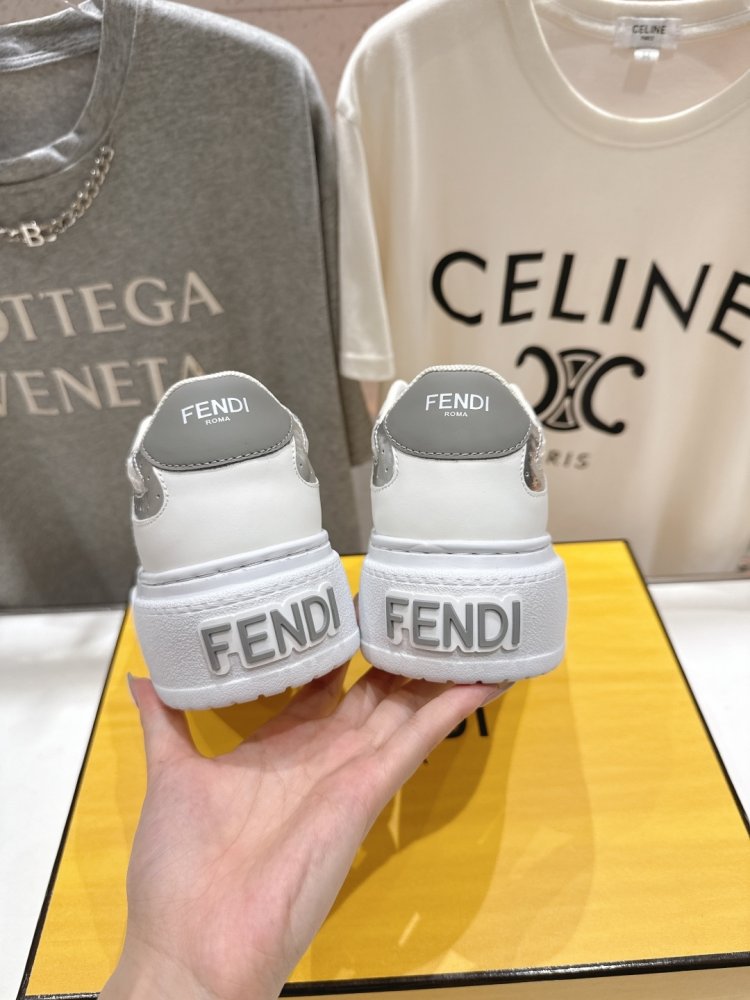 Кроссовки женские фото 8