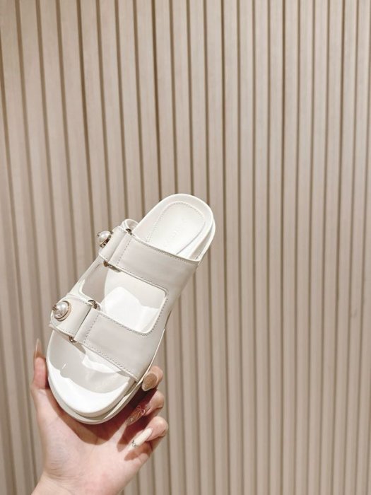 Шльопанці жіночі фото 7