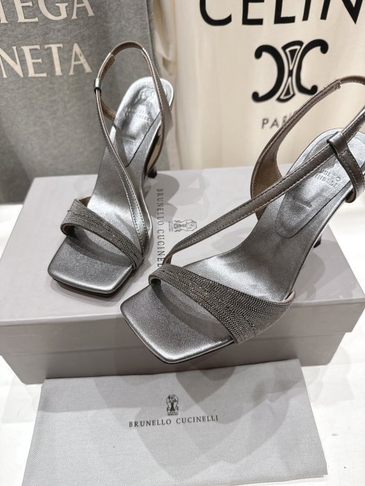 Босоножки фото 6