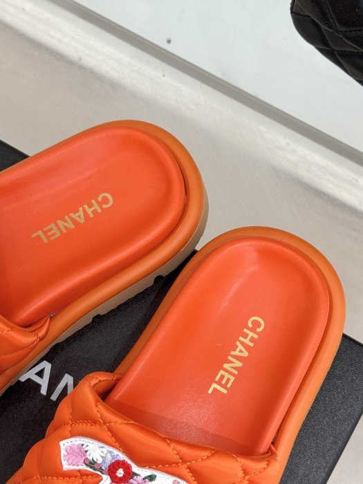 Шлепанцы фото 8