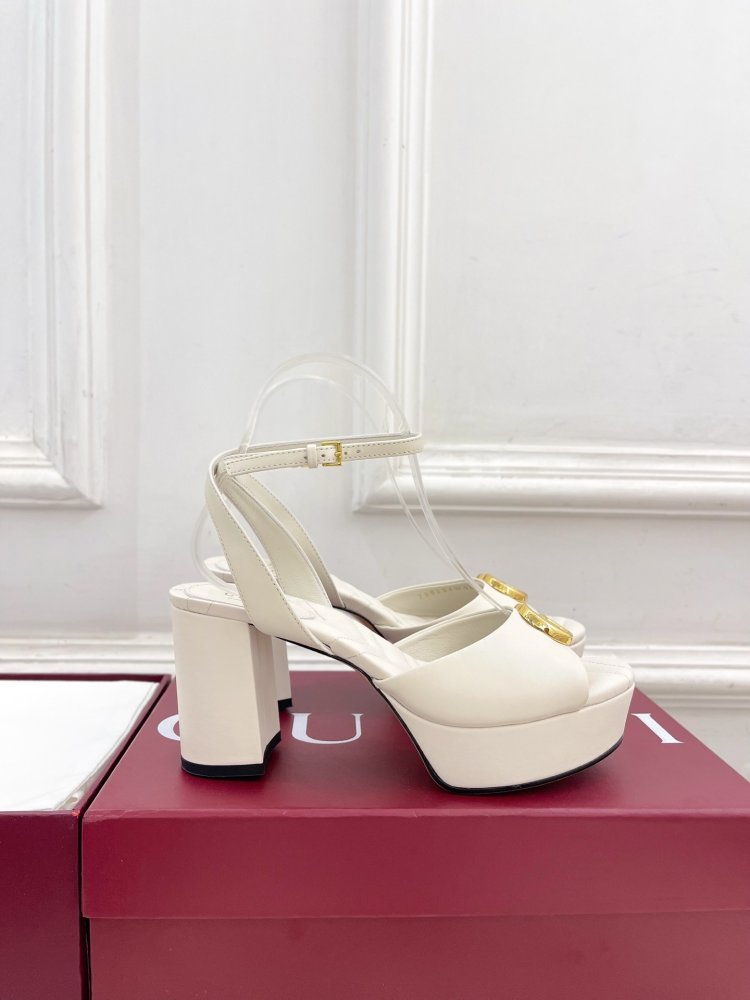 Босоножки фото 2