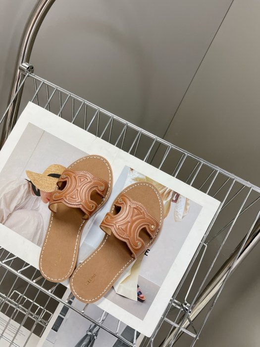 Шлепанцы женские фото 6