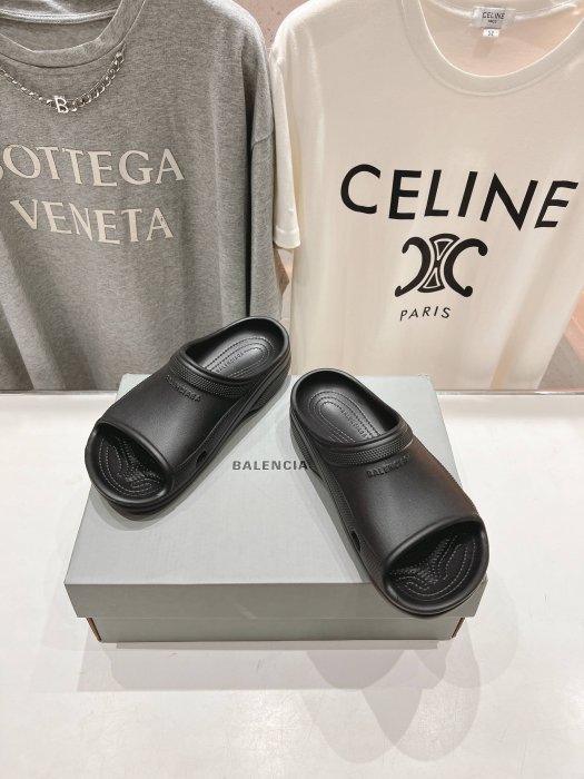 Шлепанцы фото 3