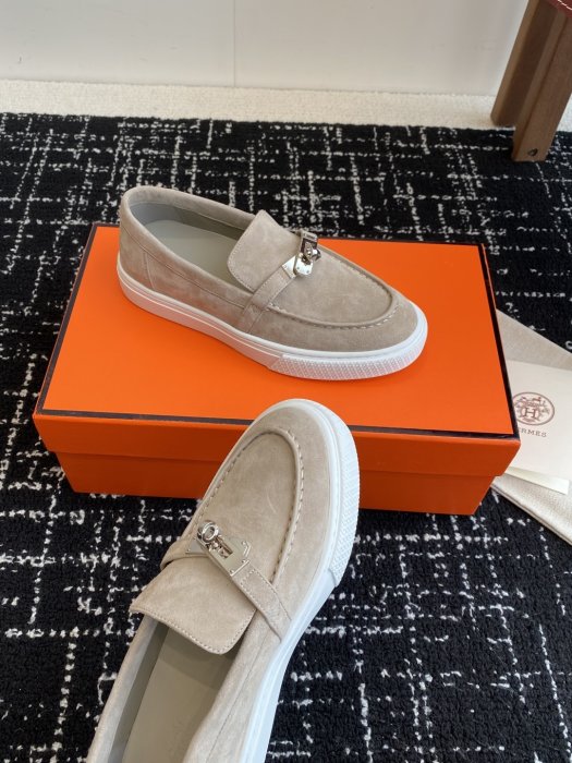 Лоферы кожаные женские фото 6