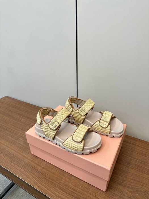 Сандалии женские