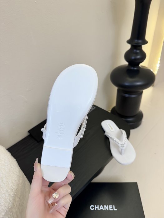 Шлепанцы женские фото 6