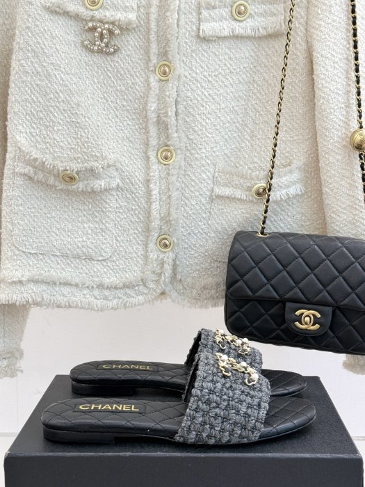 Шлепанцы женские