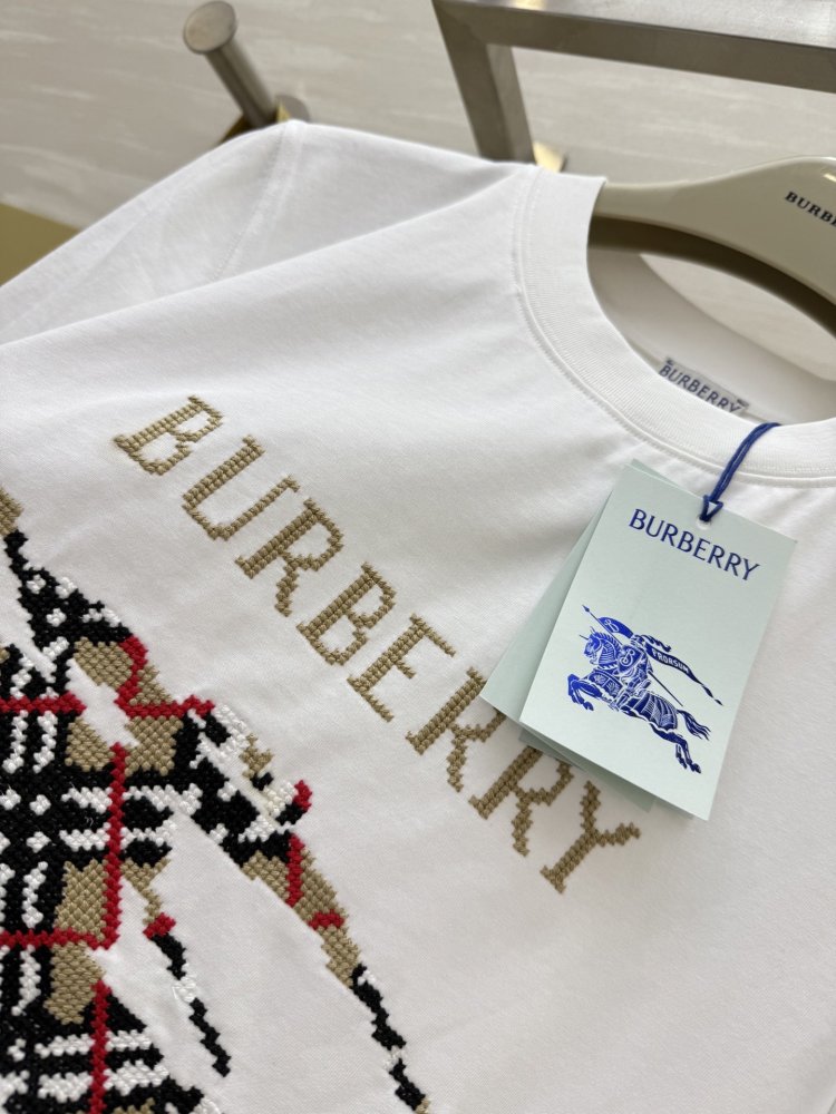 Футболка жіноча фото 6