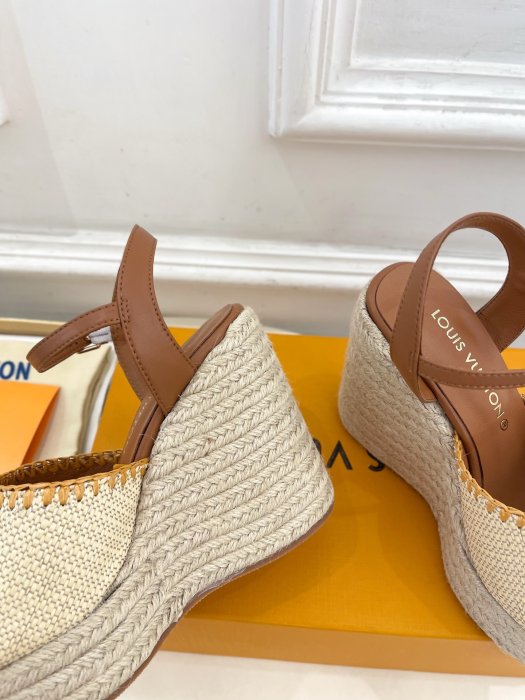 Босоножки фото 8