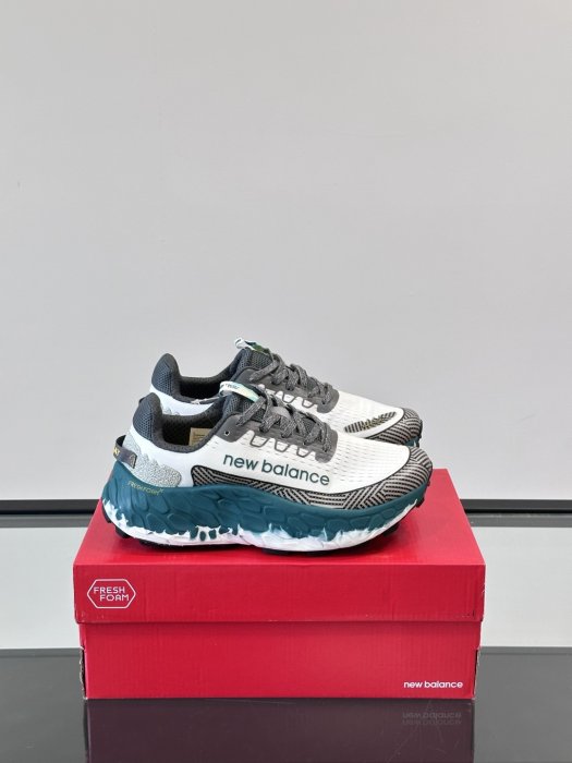 Sneakers New Balance More Trail V3