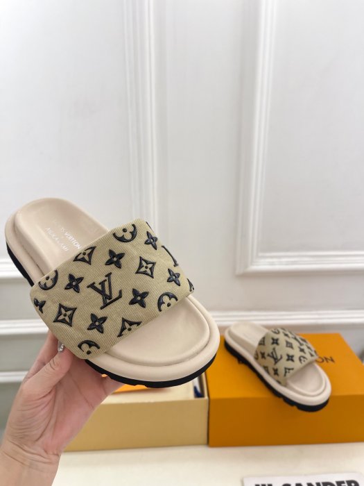 Шлепанцы женские фото 5