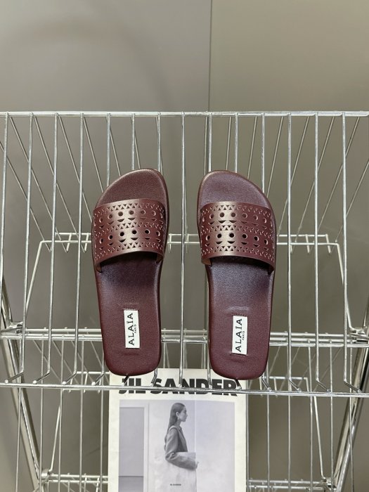 Шлепанцы женские фото 6