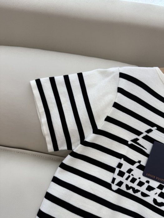 T-shirt women's фото 5