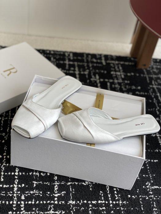 Шлепанцы женские фото 3