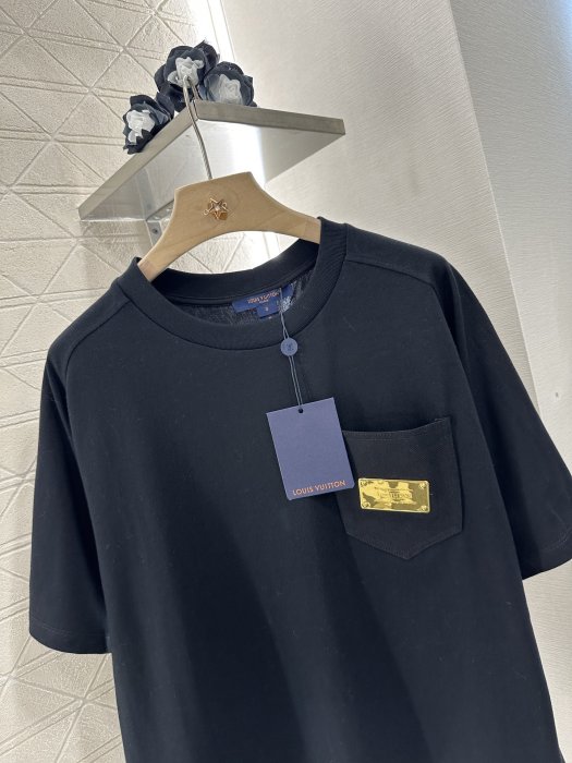 T-shirt women's фото 3