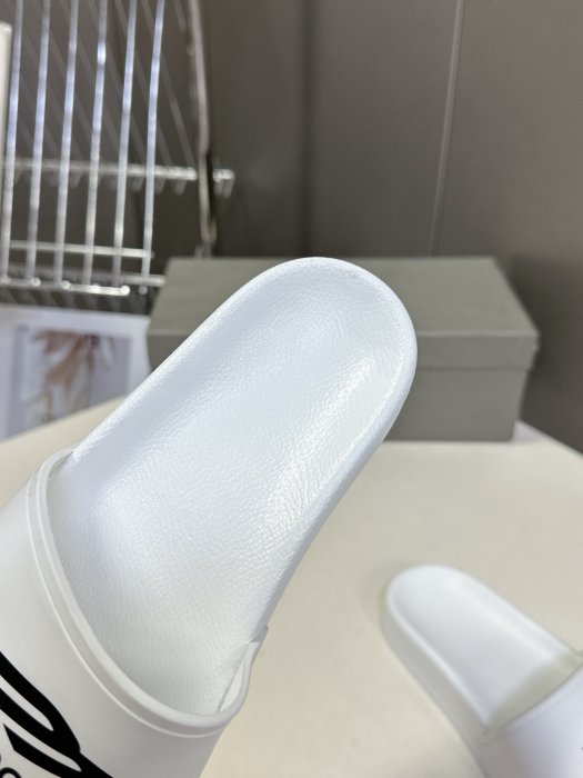 Шлепанцы фото 9