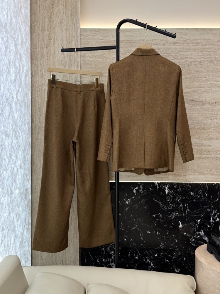 Костюм жіночий фото 2