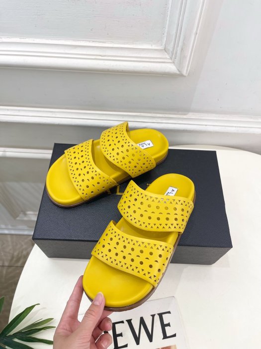 Шлепанцы женские фото 3