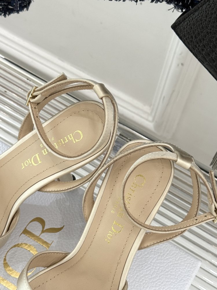 Босоножки фото 8