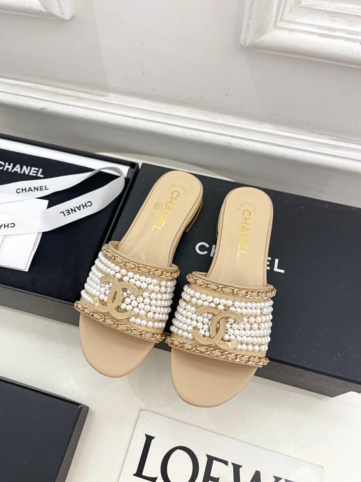 Шлепанцы женские фото 5