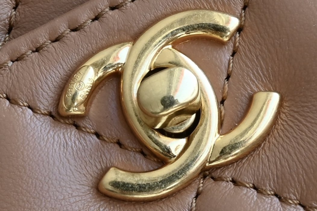 Бежевая кожаная сумка через плечо Chanel Matelasse фото 6