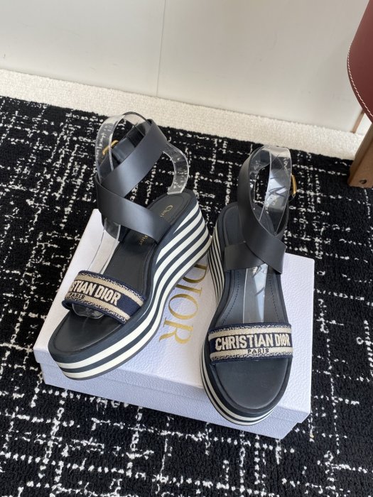 Босоножки фото 5