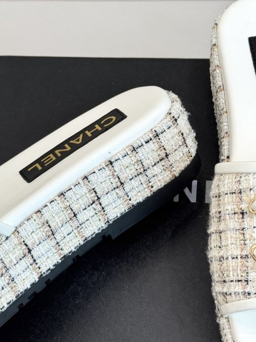 Шлепанцы женские фото 6