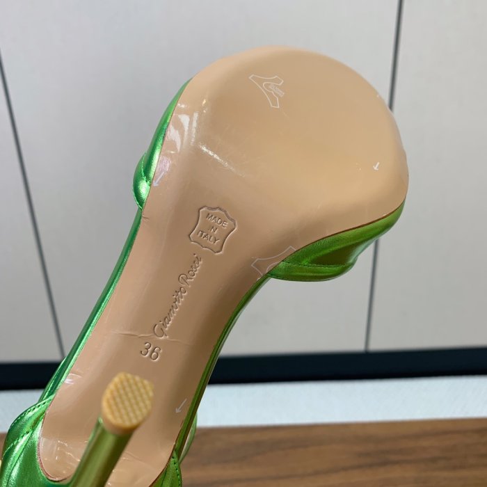 Босоножки фото 6