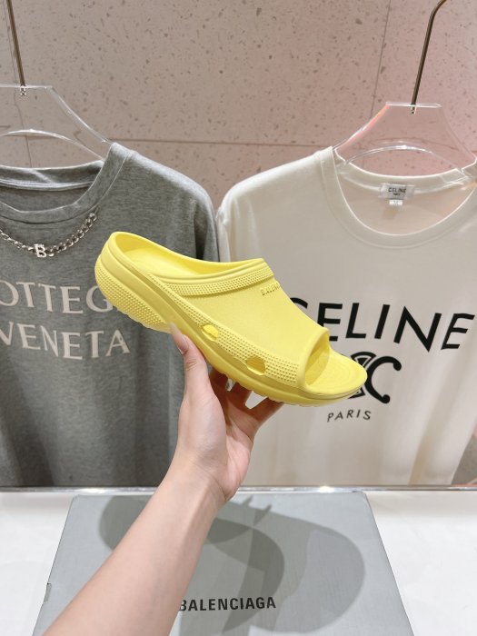 Шлепанцы фото 5