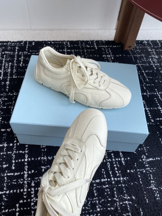 Кроссовки женские фото 6