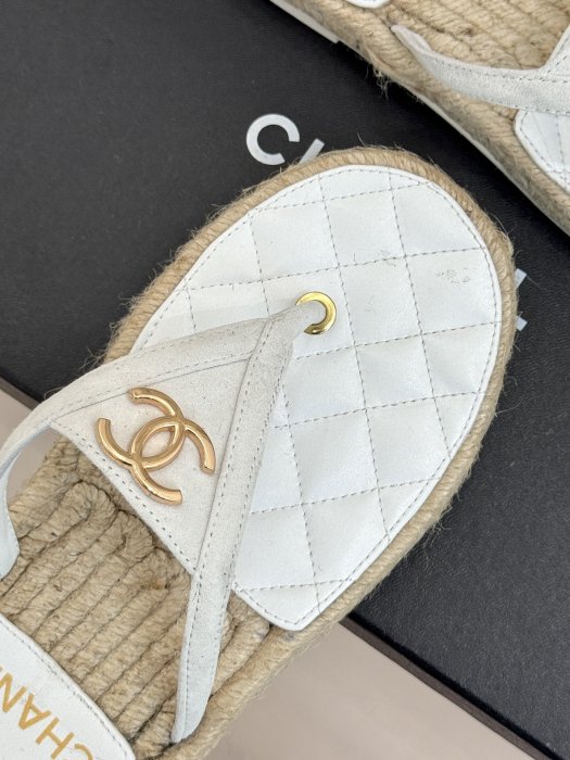 Шлепанцы женские фото 7