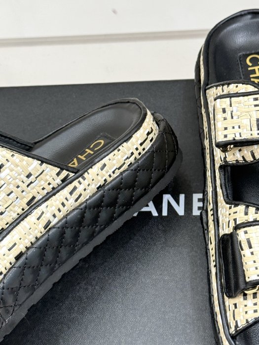 Шльопанці фото 6