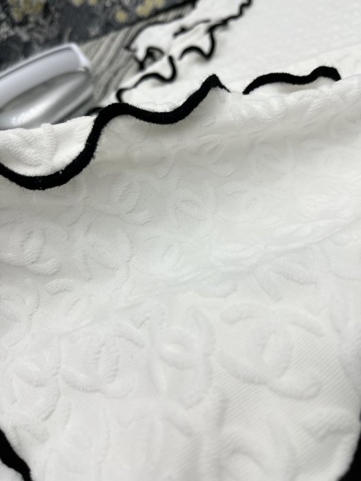 Футболка жіноча фото 5