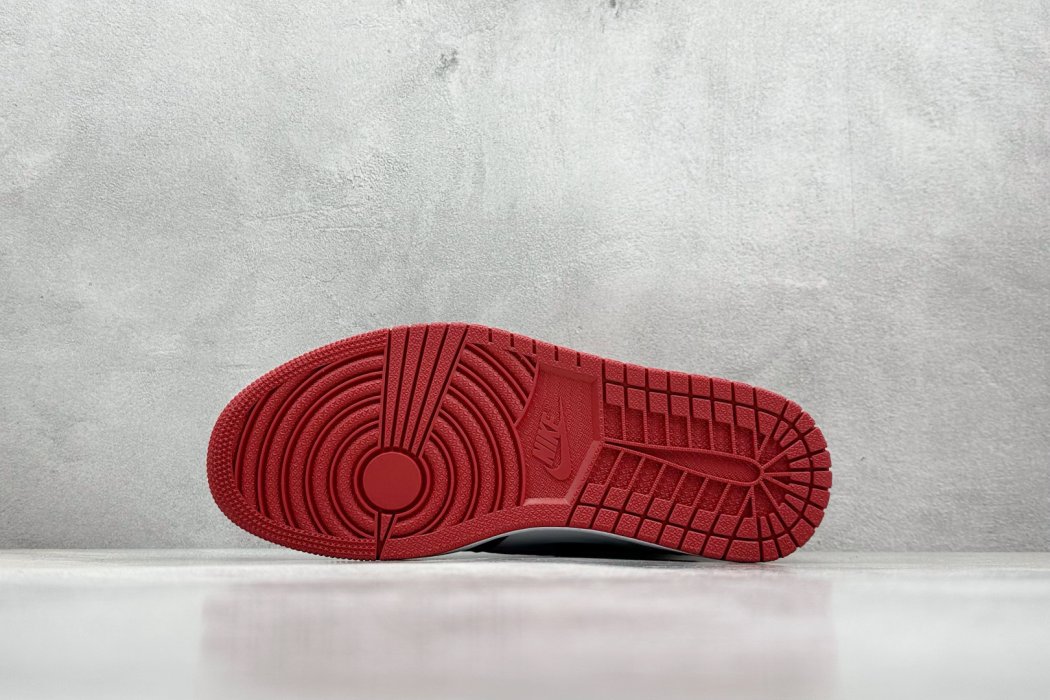 Кроссовки Air Jordan 1 High фото 4