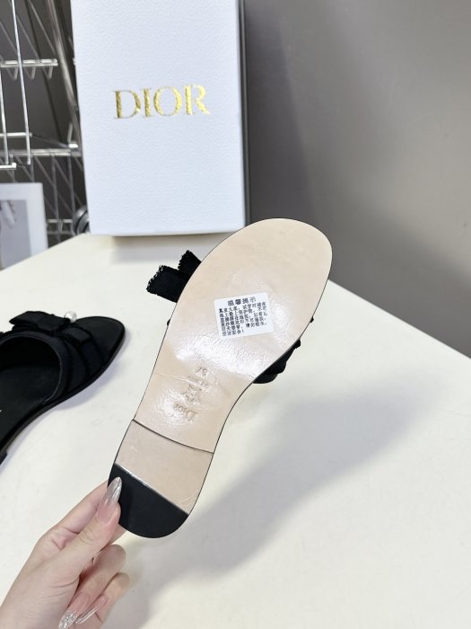 Шльопанці жіночі фото 9