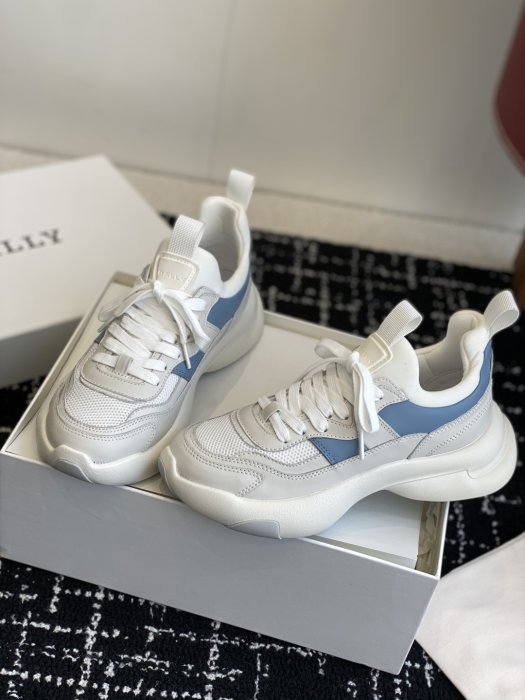 Кросівки жіночі фото 3