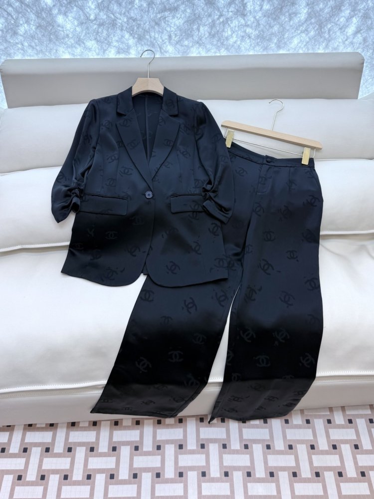 Костюм женский фото 3