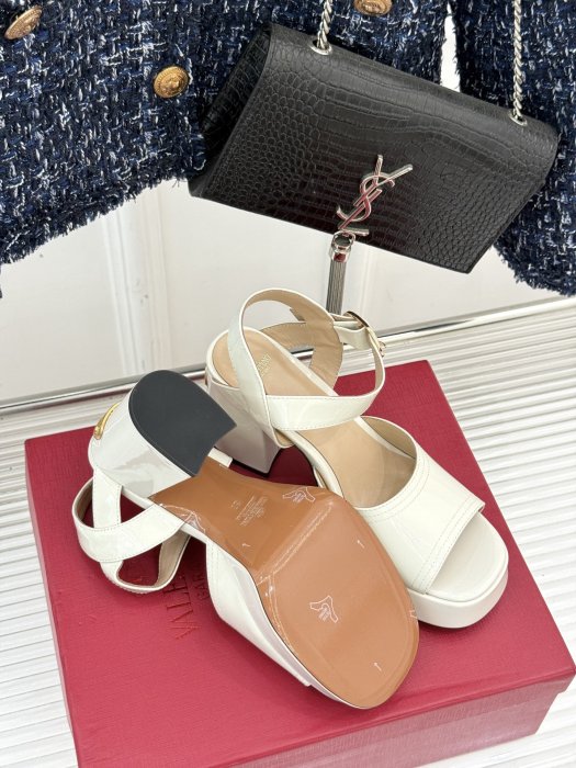 Босоножки фото 9