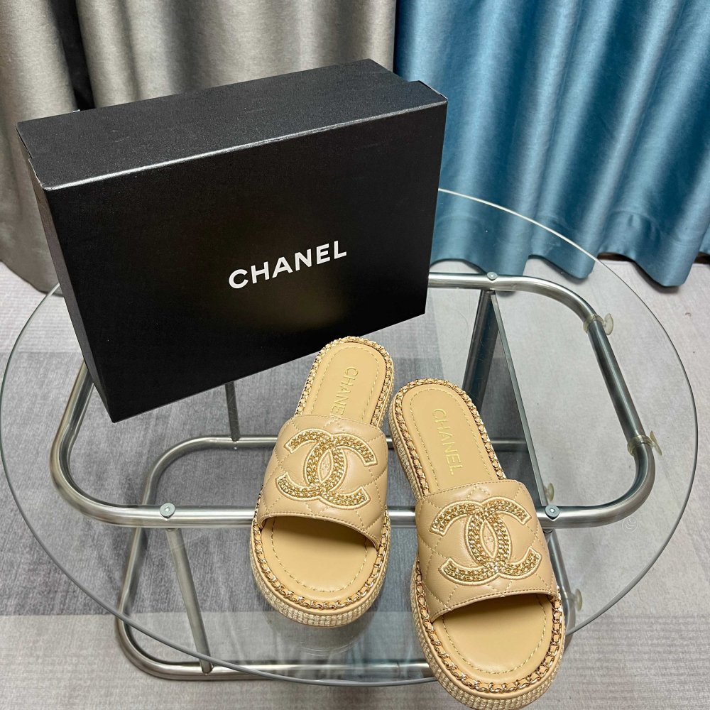 Шлепанцы женские фото 5