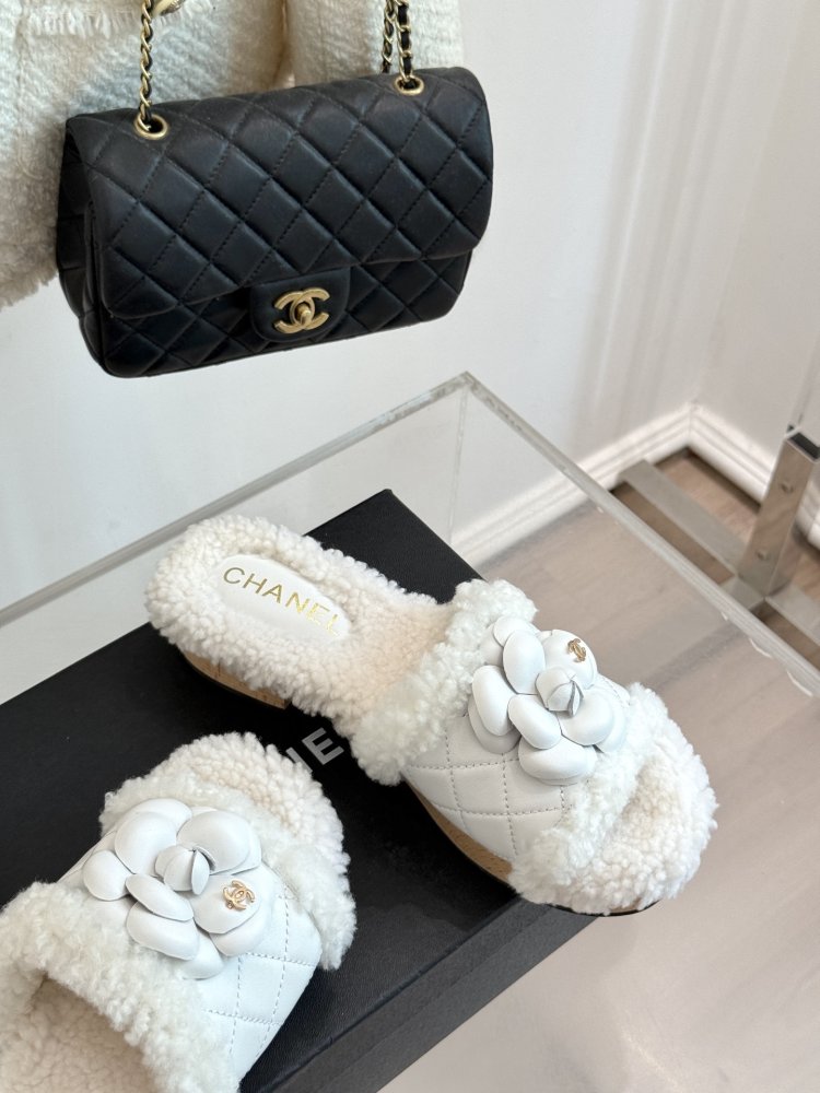 Шлепанцы женские фото 5