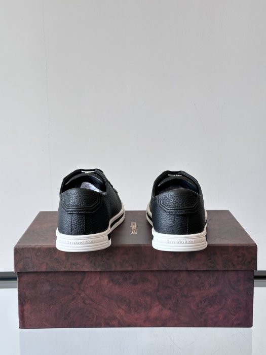 Кросівки фото 8