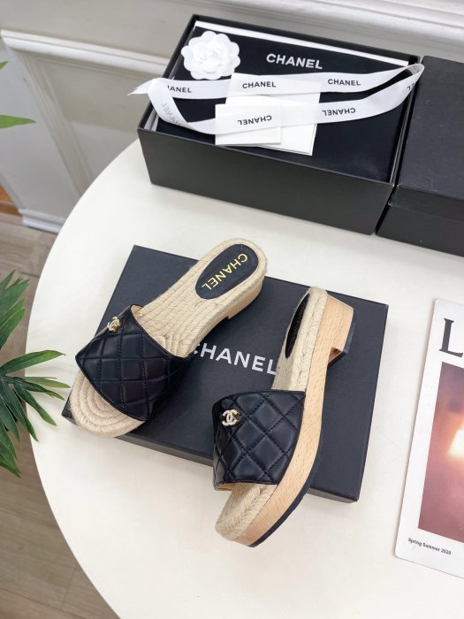 Шлепанцы женские фото 3