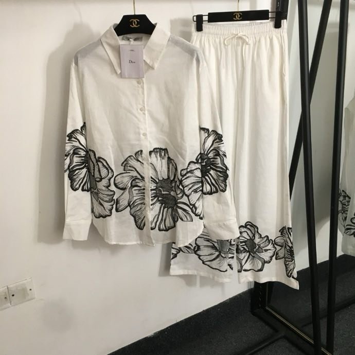 Костюм женский