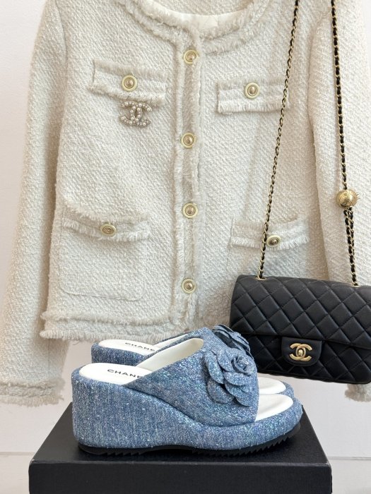 Шлепанцы женские